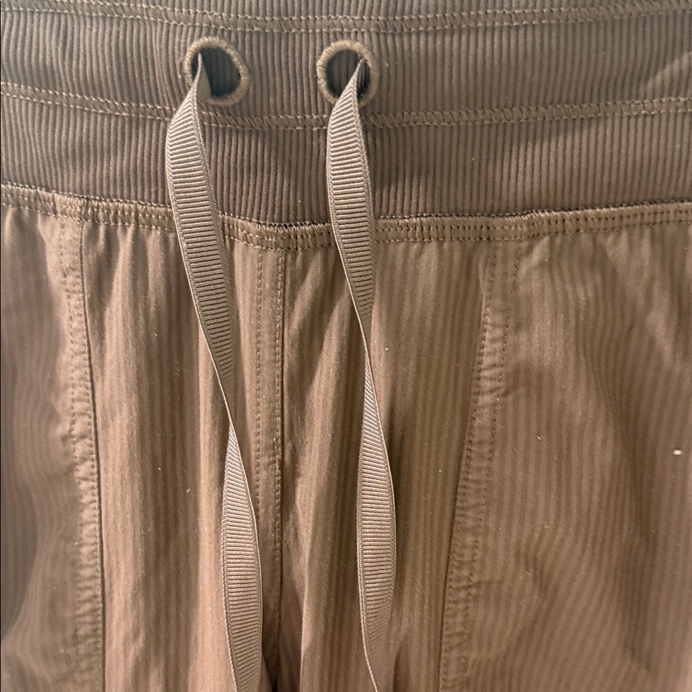 lululemon athletica Women's Maroon Joggers - Picture 5 of 7